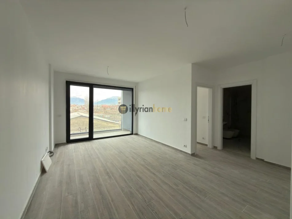 Tirane, shitet apartament 1+1+Ballkon Kati 1, 65 m² 125.000 € (Ish sheshi Shqiponja)