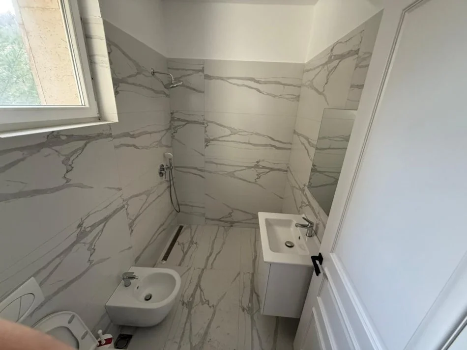 Tirane, shitet Vile 3 Katshe , 517 m² 695.000 € (JO AGJENSI)