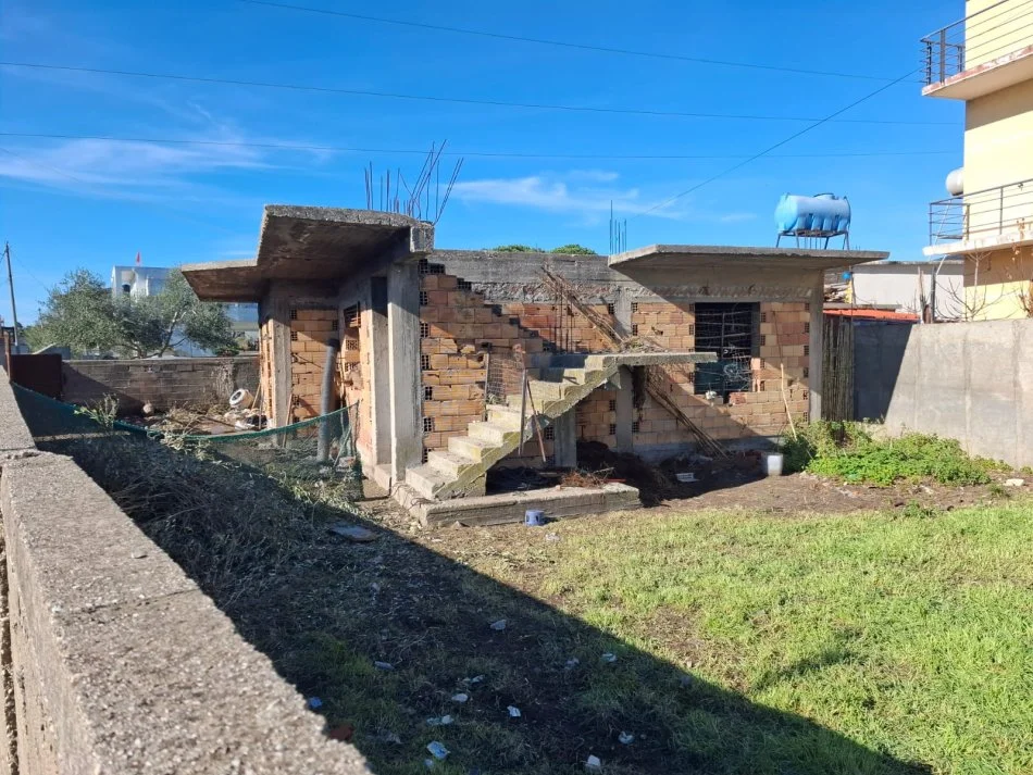 Vlore, shitet shtepi 2+1 Kati 0, 285 m² 85.000 € (Rruga Osman Haxhiu, Cole, Vlorë)