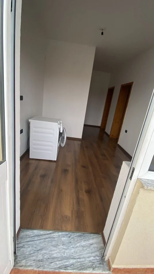 Tirane, jepet me qera apartament 2+1 , 80 m² 450 € 