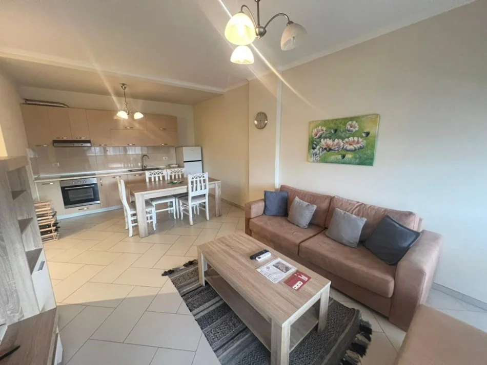 Tirane, jepet me qera apartament Kati 7, 75 m² 700 € (rruga e kavajes)