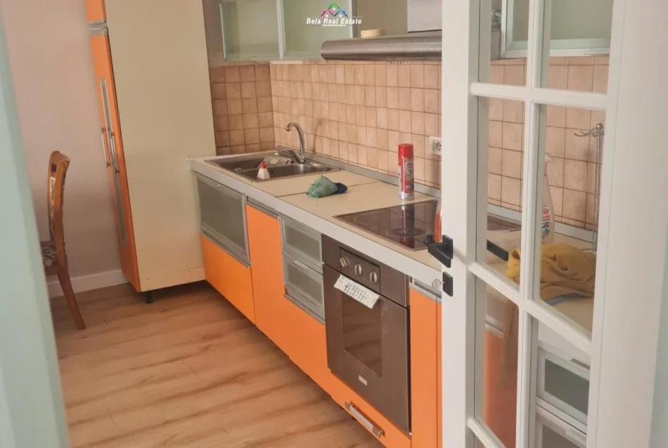 Tirane, jepet me qera apartament 2+1 Kati 5, 130 m² 625 € (Rruga Muhamet Gjollesha)