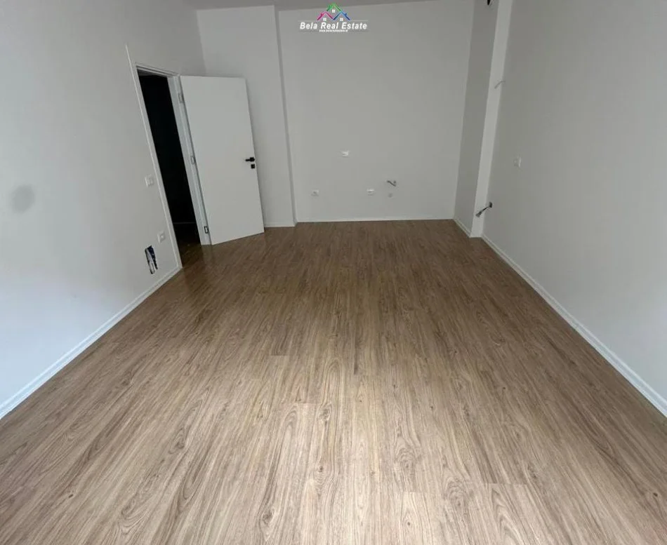 Tirane, jepet me qera zyre Kati 1, 68 m² 550 € (Rruga Jordan Misja)