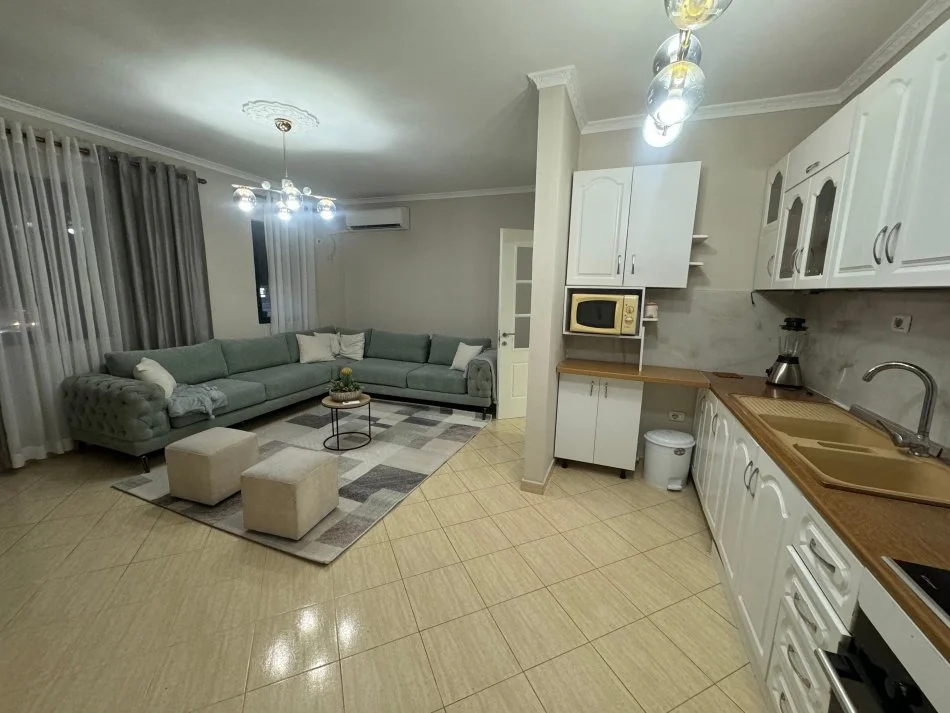 Tirane, jepet me qera apartament 2+1 Kati 1, 144 m² 620 € (Rruga sotir Caci)