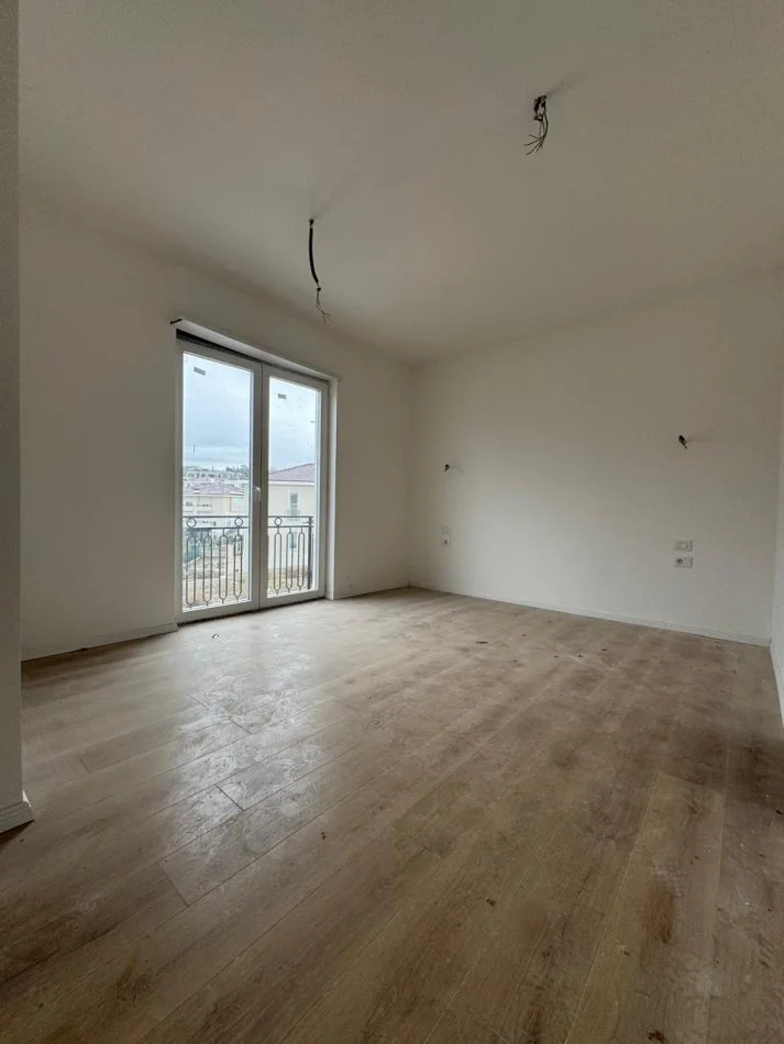 Tirane, shitet apartament 3 Katshe , 907 m² (Collina Verde)