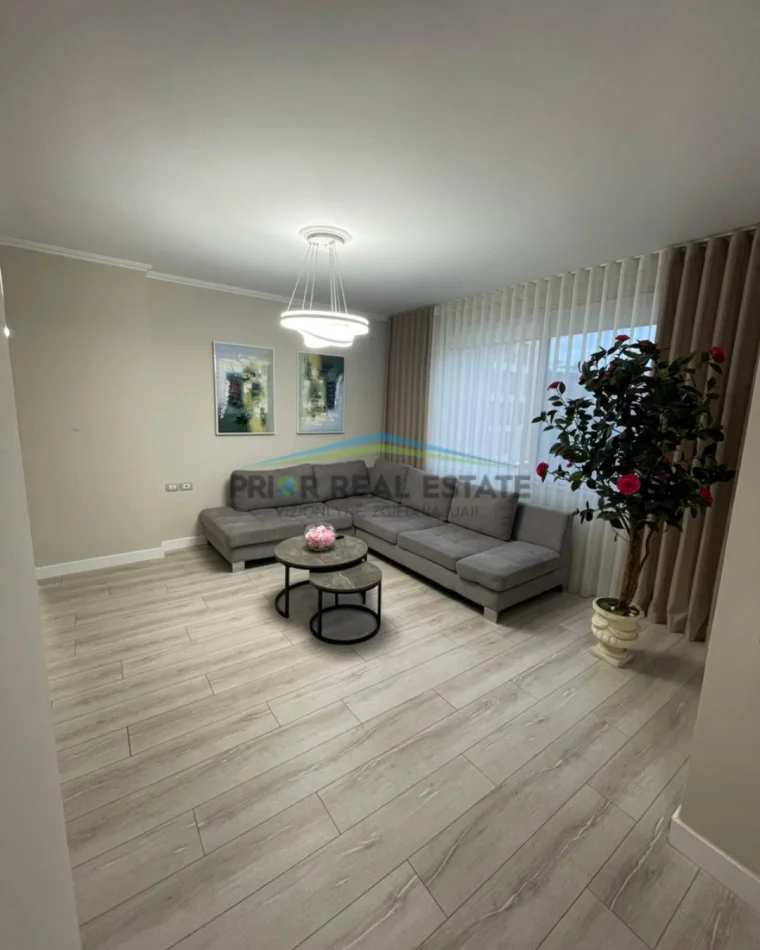 Tirane, jepet me qera apartament 1+1 Kati 3, 70 m² 800 € (Rruga e Kosovarëve)