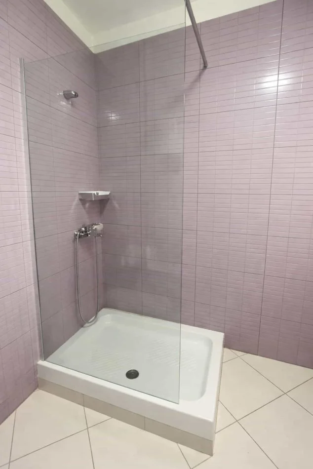 Tirane, jepet me qera apartament 1+1 Kati 4, 70 m² 600 € (Rruga Frosina Plaku)