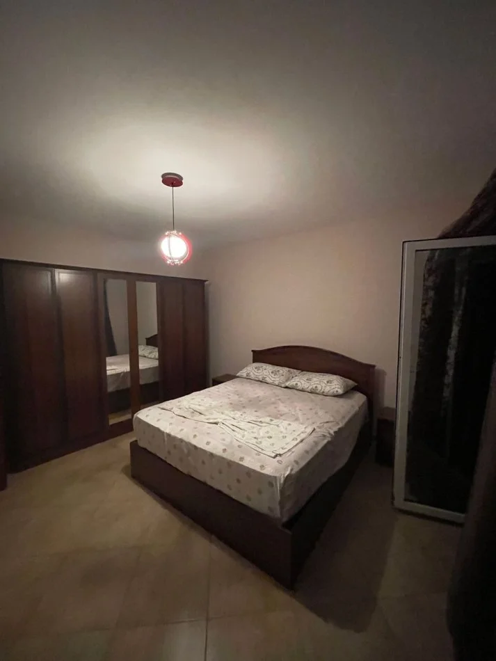 Tirane, jepet me qera apartament 2+1 , 113 m² 800 € (Liqeni i Thatë)