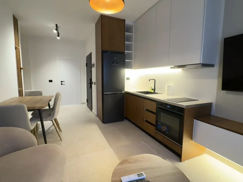 Tirane, jepet me qera apartament Kati 5, 35 m² 700 € (libri universitar)