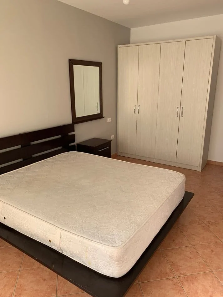 Tirane, jepet me qera apartament 2+1 Kati 3, 91 m² 700 € (komuna e parisit)