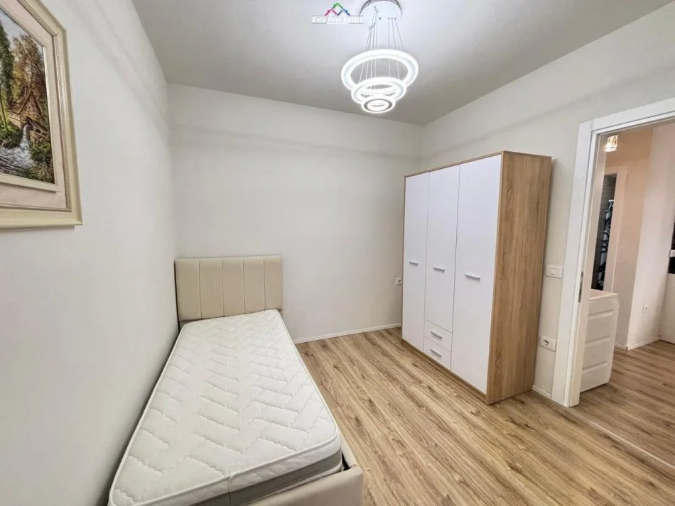 Tirane, jepet me qera apartament 2+1 Kati 10, 85 m² 630 € (golden park)