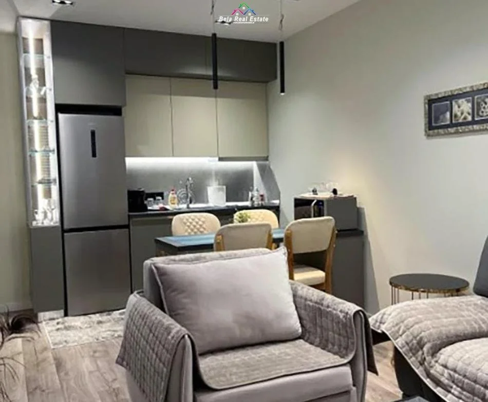 Tirane, jepet me qera apartament 1+1 Kati 10, 65 m² 900 € (Rruga Urani Pano)