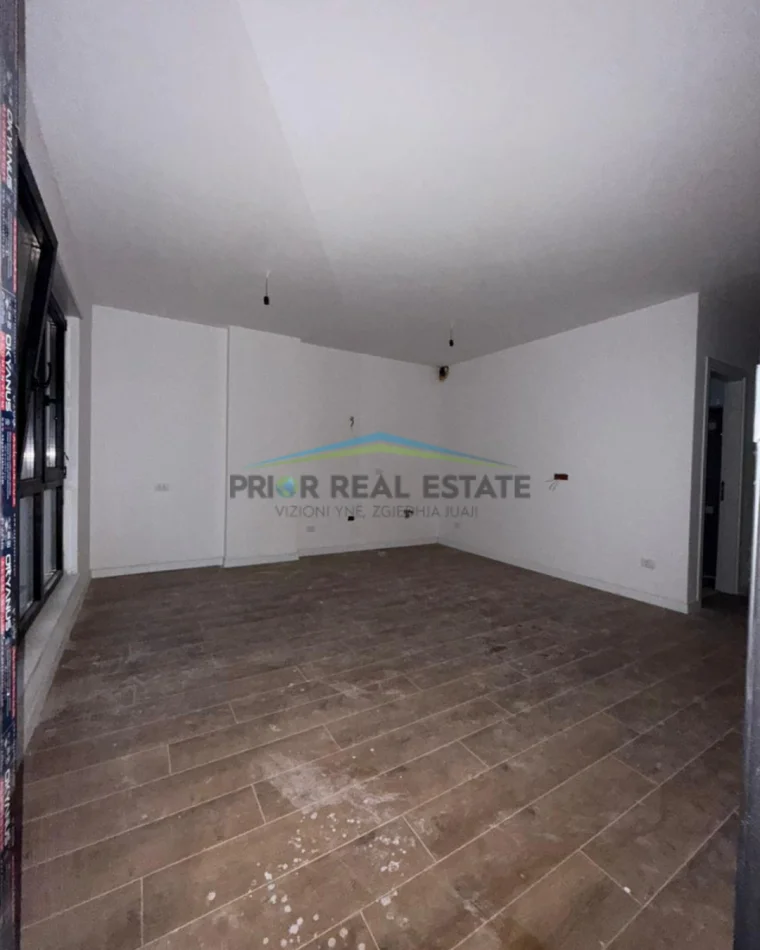 Tirane, shitet apartament 1+1 Kati 5, 63.5 m²   2800€/m2 (Komuna e Parisit)