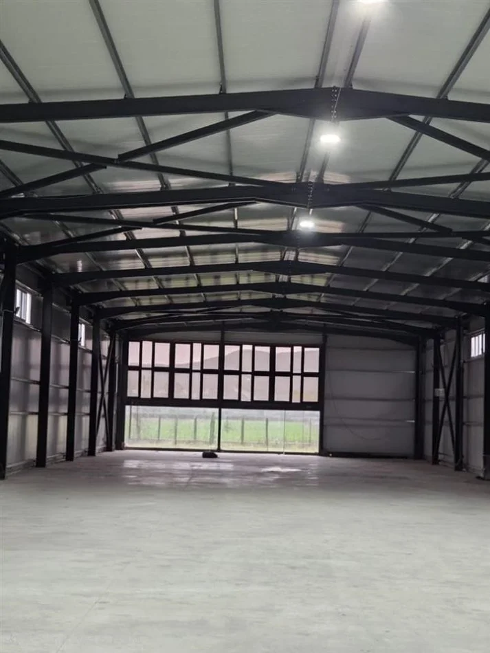 Tirane, jepet me qera magazine Kati 0, 5.000 m² 2.800 € (Fushe Preze)