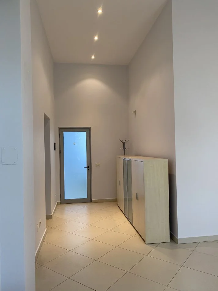Tirane, shes ambjent biznesi Kati 1, 40 m² (Rruga e Dibres, Pallati 132)