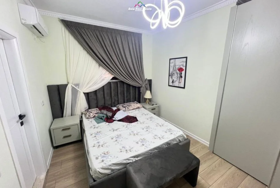 Tirane, jepet me qera apartament 3+1 Kati 3, 100 m² 1.200 € (Bulevardi Bajram Curri)