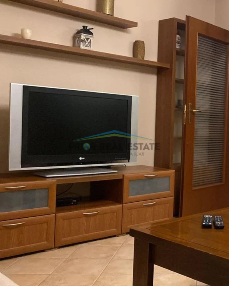 Tirane, shitet apartament 1+1 Kati 5, 78 m²  2400€/m2  (Komuna e Parisit)