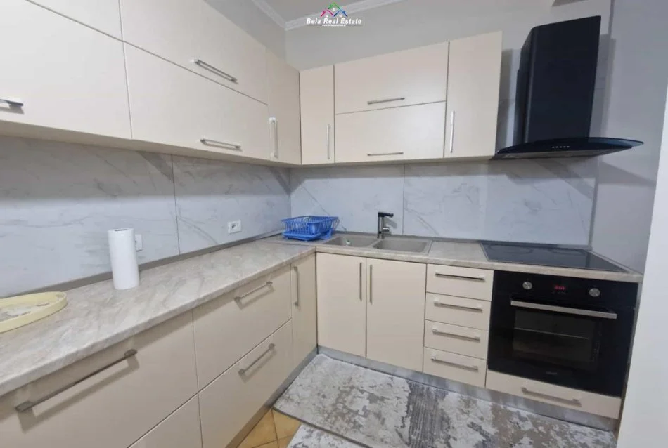 Tirane, jepet me qera apartament 2+1 Kati 8, 110 m² 730 € (Rruga Medar Shtylla)