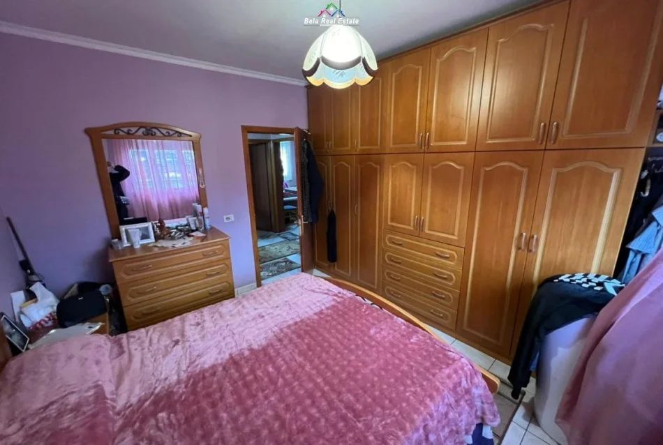 Tirane, shitet apartament 3+1 Kati 4, 73 m² 128.000 € (Pallati me shigjeta)