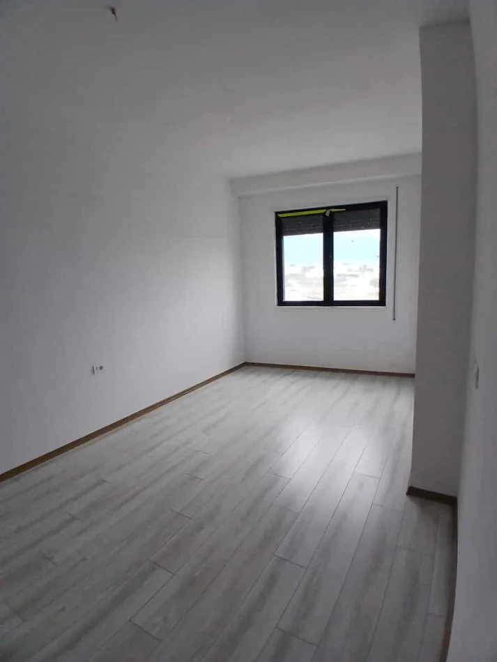 Tirane, jepet me qera apartament 2+1 Kati 3, 118 m² 365 € (Paskuqan)