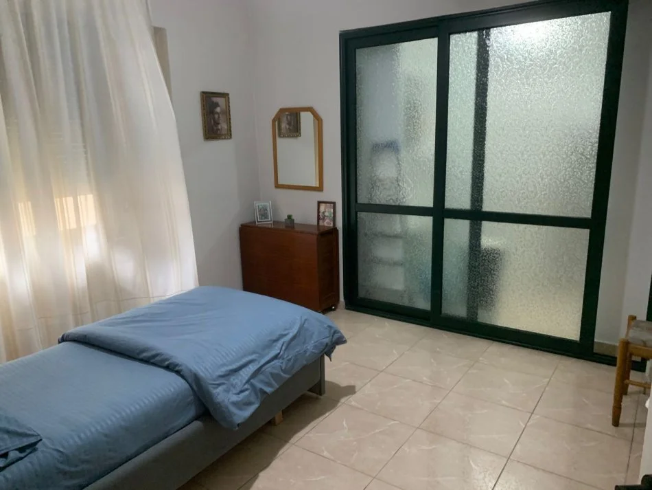 Tirane, jepet me qera apartament 2+1+Ballkon Kati 2, 82 m² 550 € (Kopshti Zoologjik)