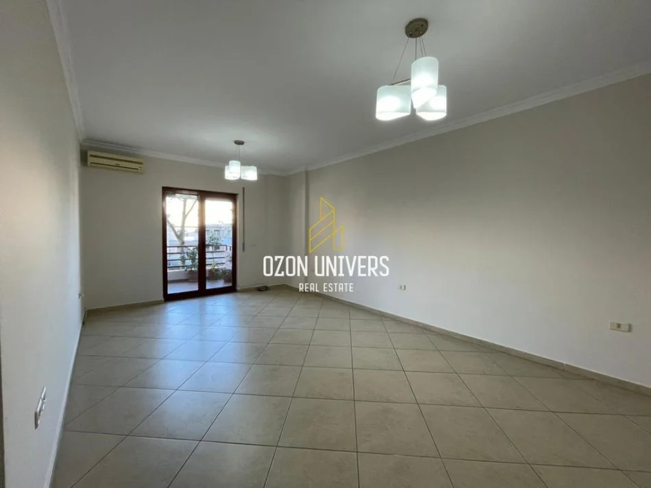 Tirane, jepet me qera apartament 2+1+Ballkon Kati 2, 106 m² 900 € (rruga e Kavajes)