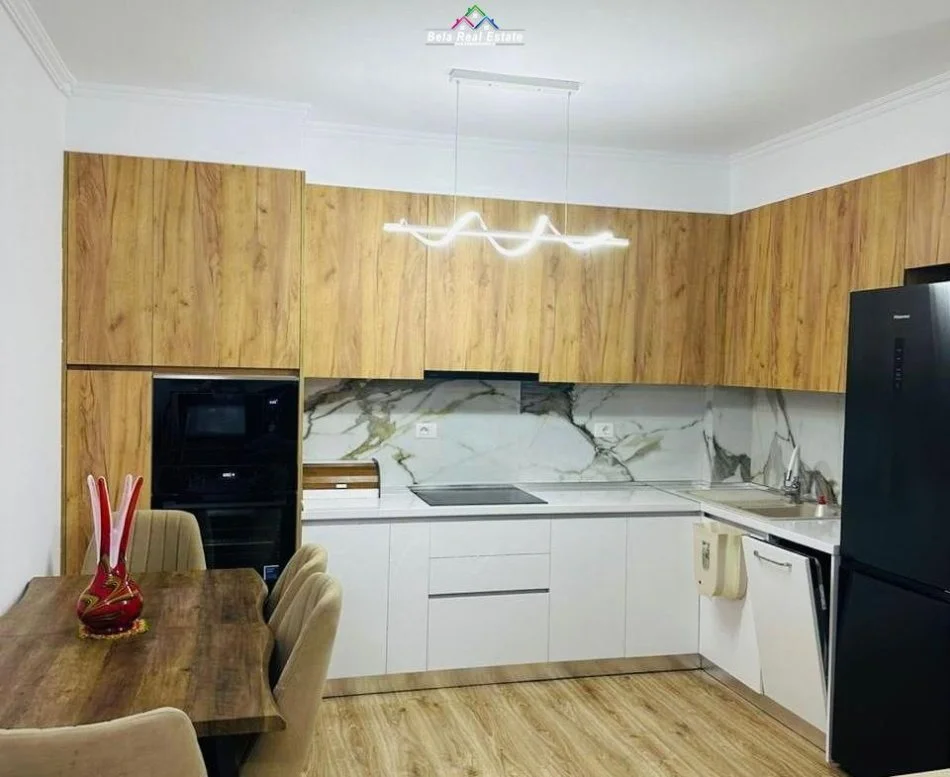 Tirane, jepet me qera apartament 1+1 Kati 5, 60 m² 520 € (Rruga 3 Deshmoret)