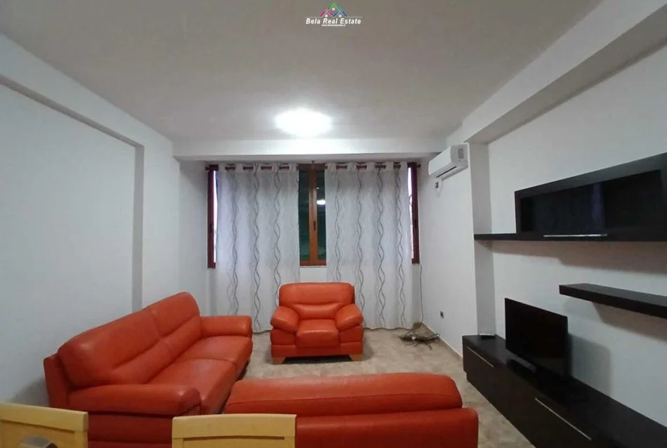 Tirane, jepet me qera apartament 1+1 Kati 10, 100 m² 600 € (prane kishes katolike)
