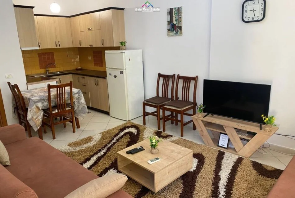 Tirane, jepet me qera apartament 1+1 Kati 3, 70 m² 500 € (Rruga Hamdi Sina)