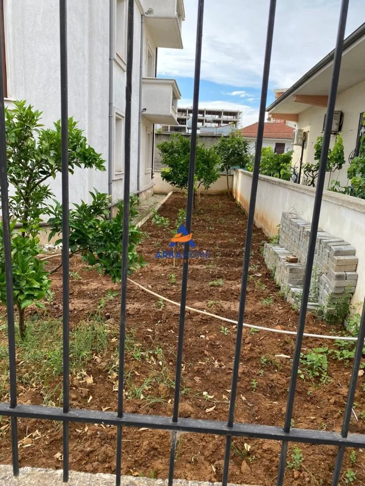 Tirane, shitet Vile 2 Katshe , 833.333 € 