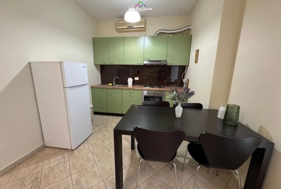 Tirane, jepet me qera apartament 1+1 Kati 3, 65 m² 570 € (Rruga Todi Shkurti)