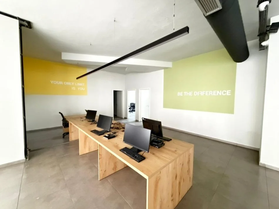 Tirane, jepet me qera zyre Kati 2, 750 m² 7.500 € (Rruga Sokrat Miho)