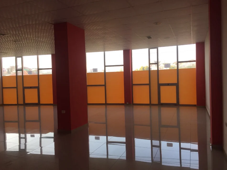 Tirane, jepet me qera zyre Kati 2, 250 m² 730 € (Paskuqan)