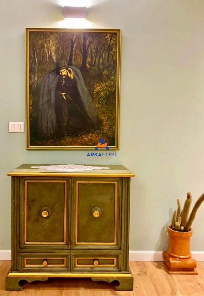 Tirane, jepet me qera apartament 2+1+Ballkon Kati 4, 100 m² 800 € 