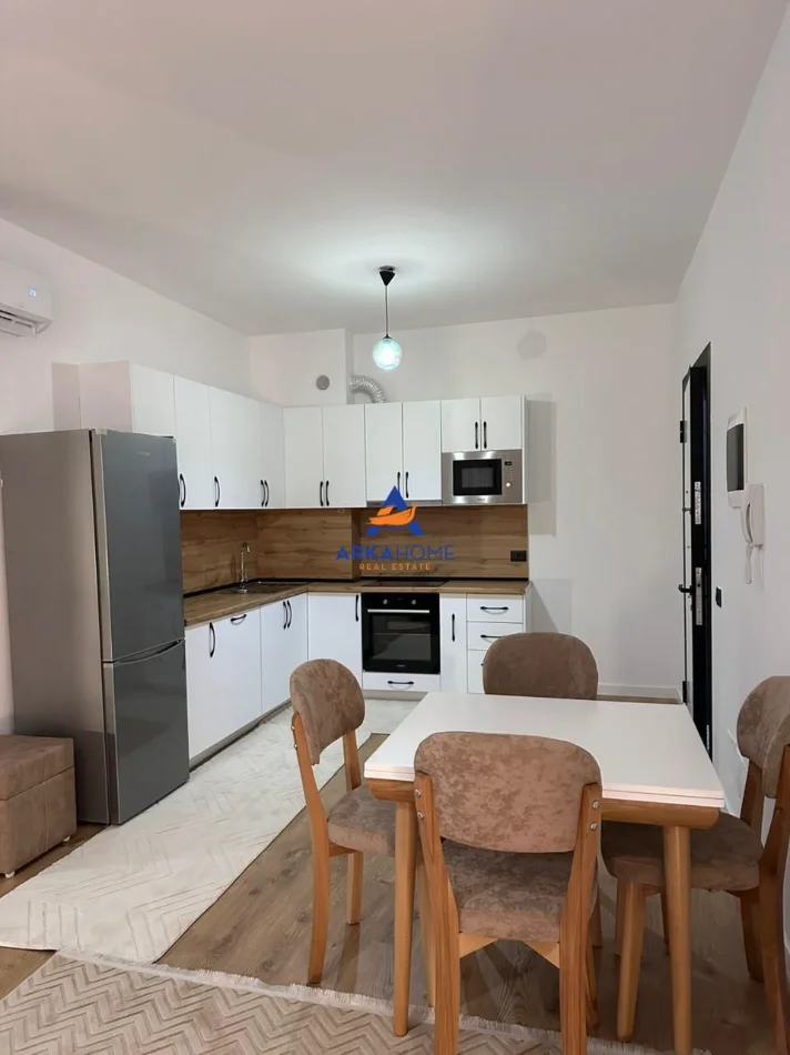 Tirane, jepet me qera apartament 1+1+Ballkon Kati 4, 65 m² 450 € 