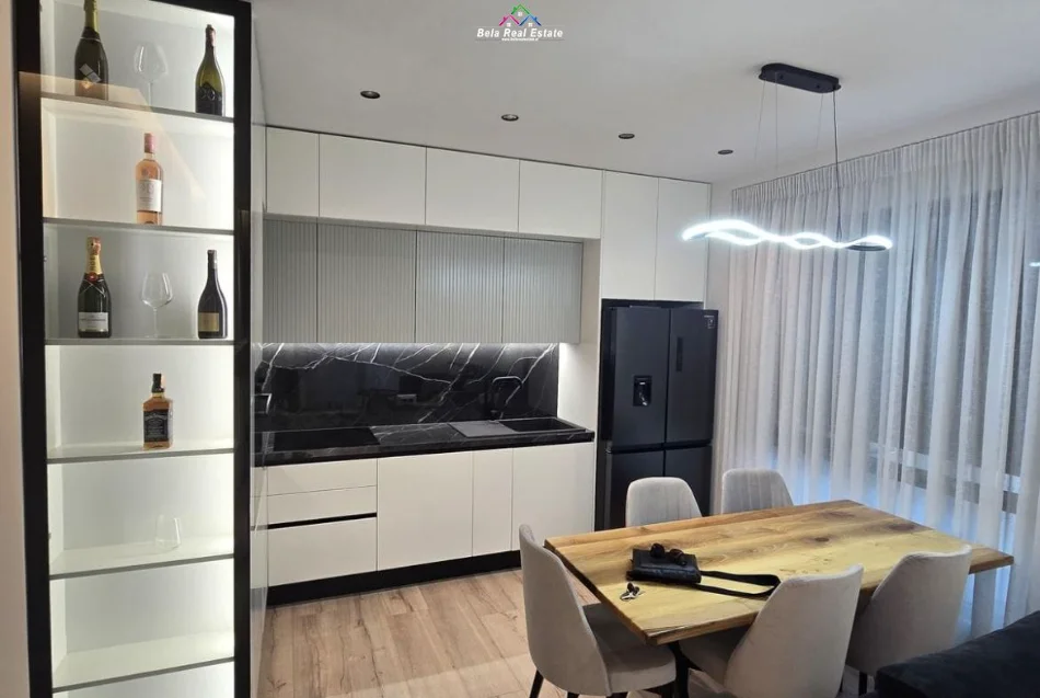 Tirane, shes apartament 2+1 Kati 4, 102 m² 270.000 € (Rruga Xhanfize Keko)