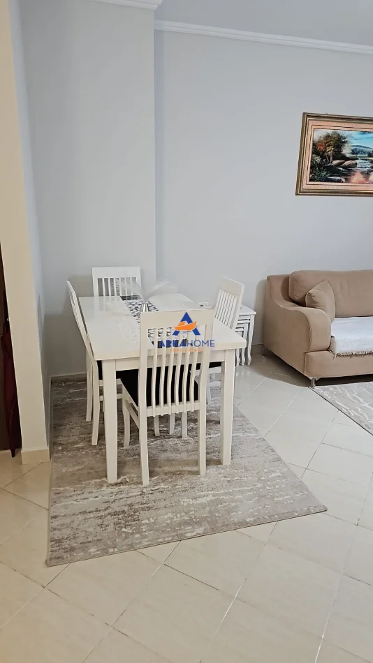 Tirane, jepet me qera apartament 2+1+Ballkon Kati 2, 89 m² 600 € 