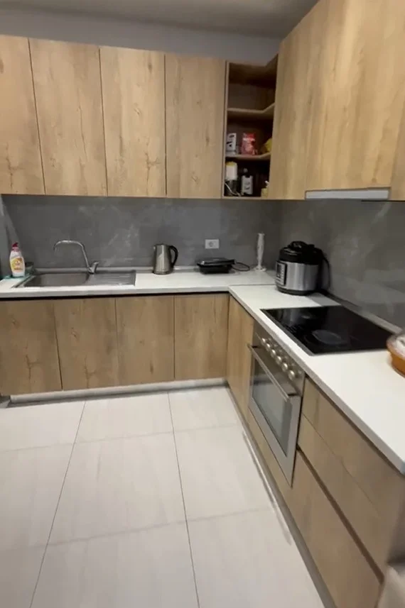 Tirane, jepet me qera apartament 1+1+Ballkon , 70 m² 550 € (Astir)