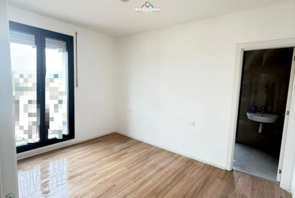 Tirane, jepet me qera zyre Kati 3, 102 m² 620 € (Rruga Kongresi i Manastirit)