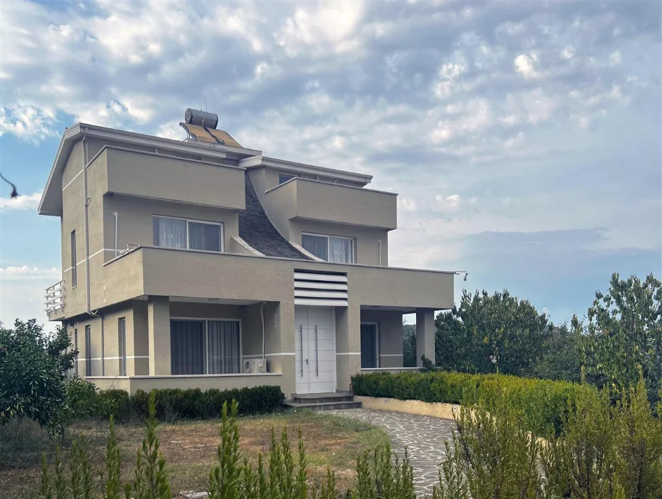 Tirane, jepet me qera Vile 3 Katshe Kati 3, 318 m² 1.600 € (LIQENI I PRUSHIT)