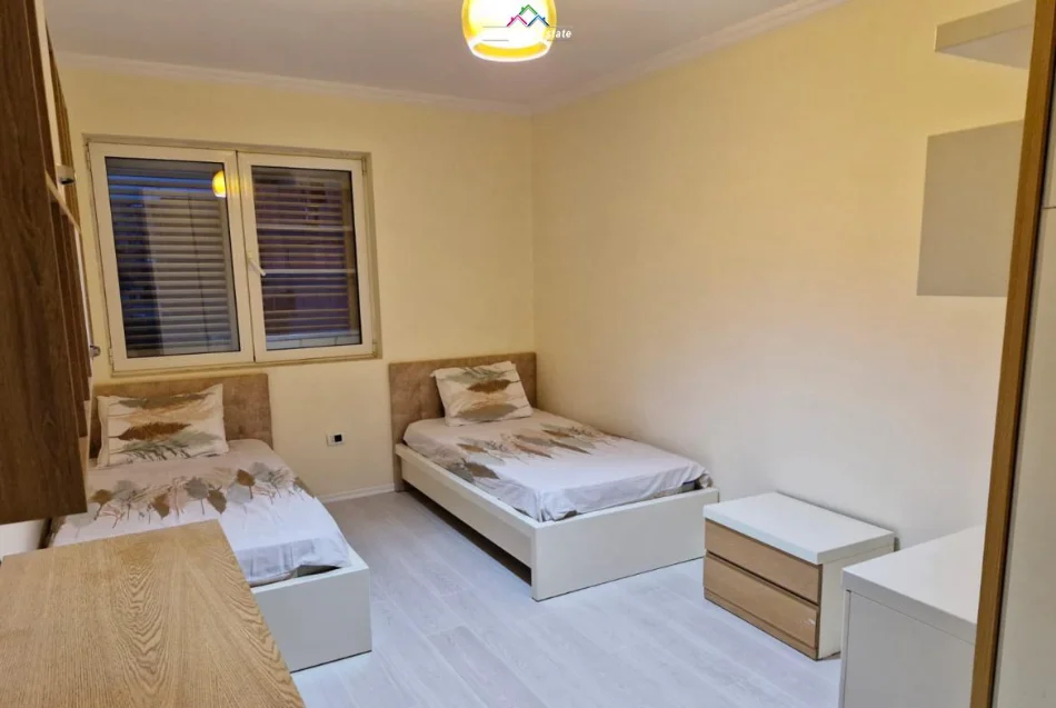 Tirane, shitet apartament 3+1 Kati 4, 127 m² 219.000 € (Rruga Xhanfize Keko)