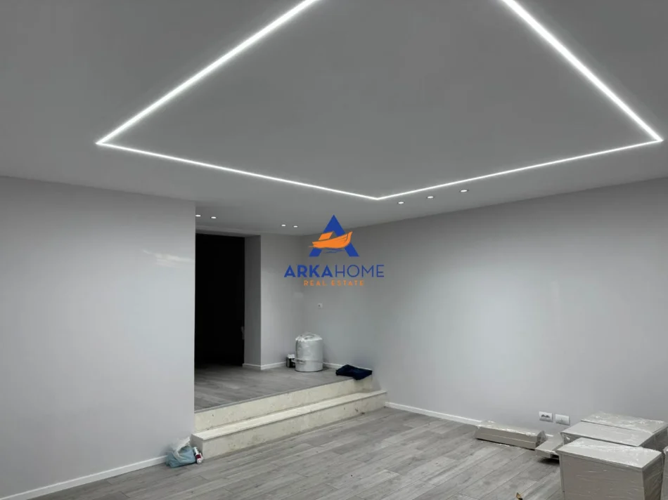 Tirane, jepet me qera ambjent biznesi Kati 0, 70 m² 1.500 € 