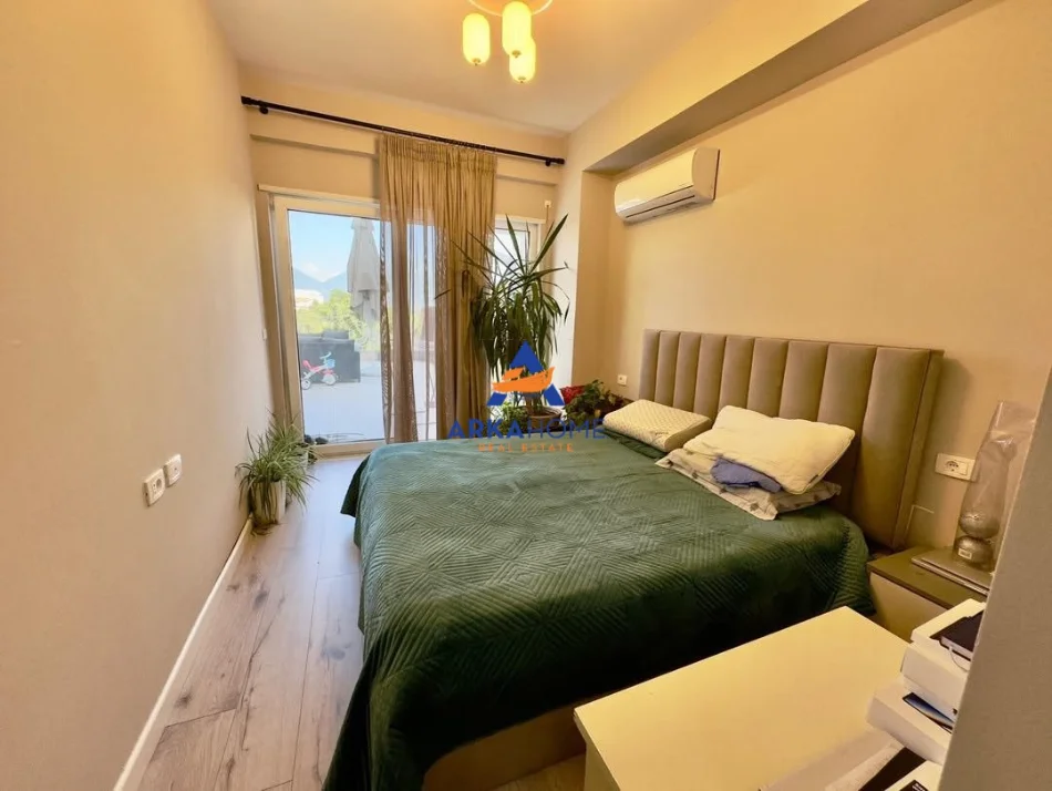 Tirane, shitet apartament 3+1+Ballkon Kati 3, 240 m² 335.000 € 