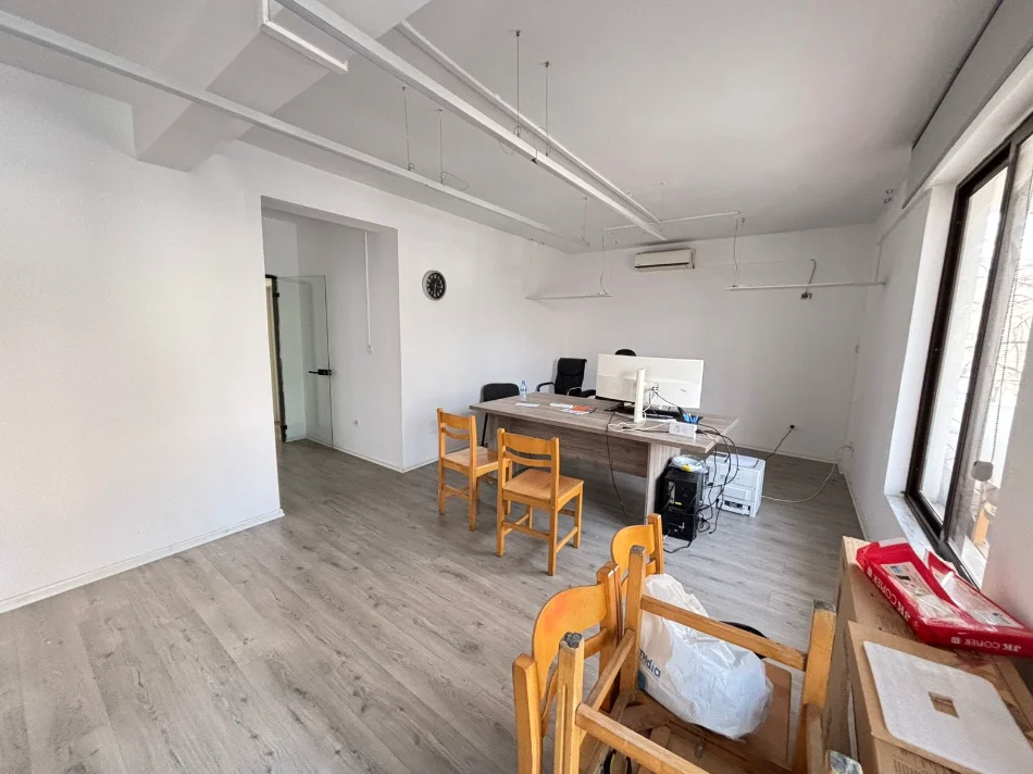 Tirane, jepet me qera zyre Kati 2, 1.200 m² 1.200 € (Rruga sulejman delvina)
