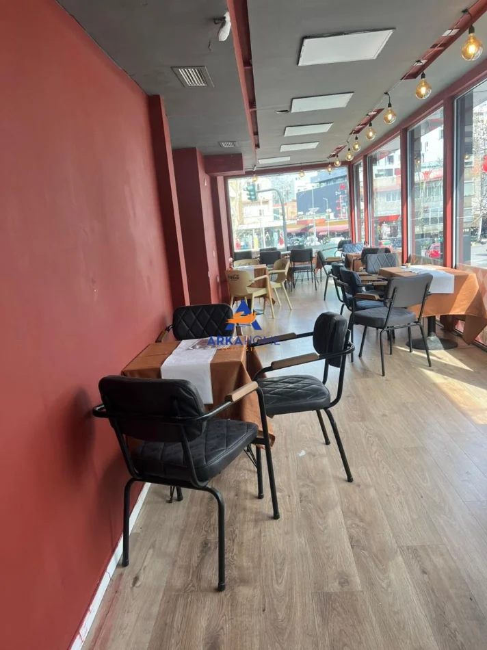 Tirane, jepet me qera ambjent biznesi Kati 1, 120 m² 2.500 € 
