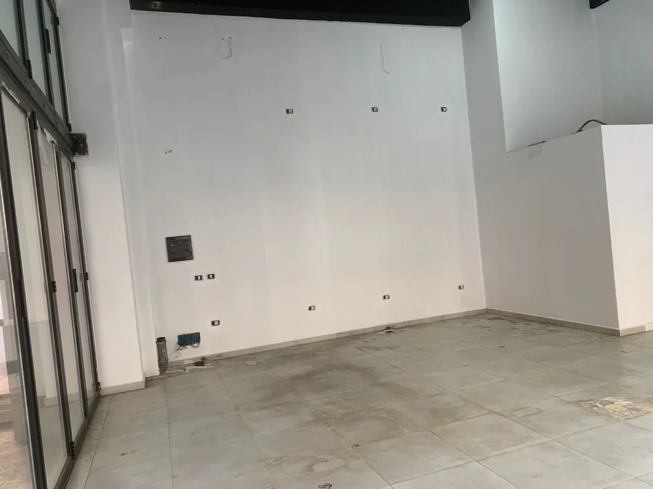 Tirane, jepet me qera ambjent biznesi Kati 0, 70 m² 800 € (Astir)