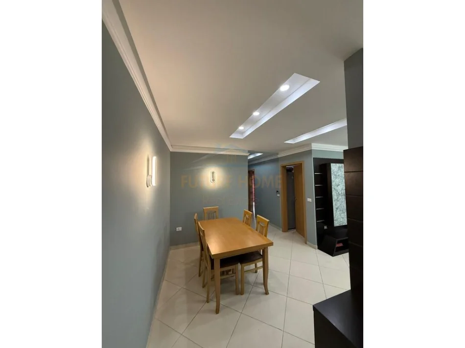 Tirane, jepet me qera apartament 2+1+Parkim, Kati 6, 110 m² 700 € (RRUGA E KAVAJES)