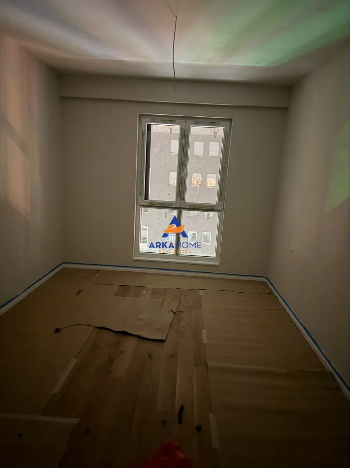 Tirane, jepet me qera ambjent biznesi Kati 8, 110 m² 1.000 € 