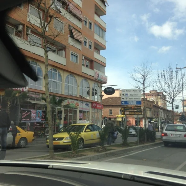 Tirane, jepet me qera apartament 1+1+Ballkon Kati 4, 60 m² 500 € 