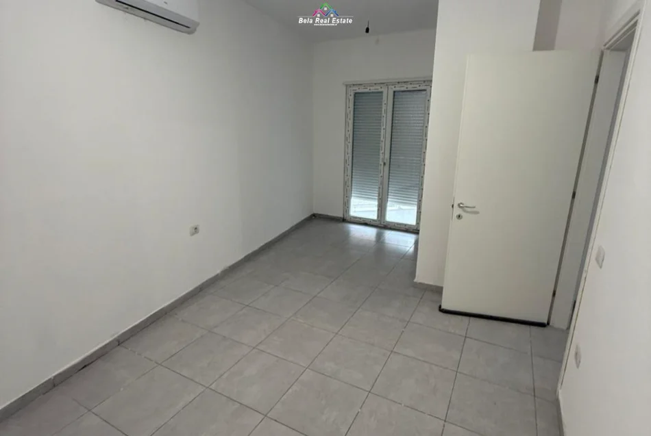 Tirane, jepet me qera zyre Kati 2, 92 m² 730 € (Rruga mahmut Fortuzi)